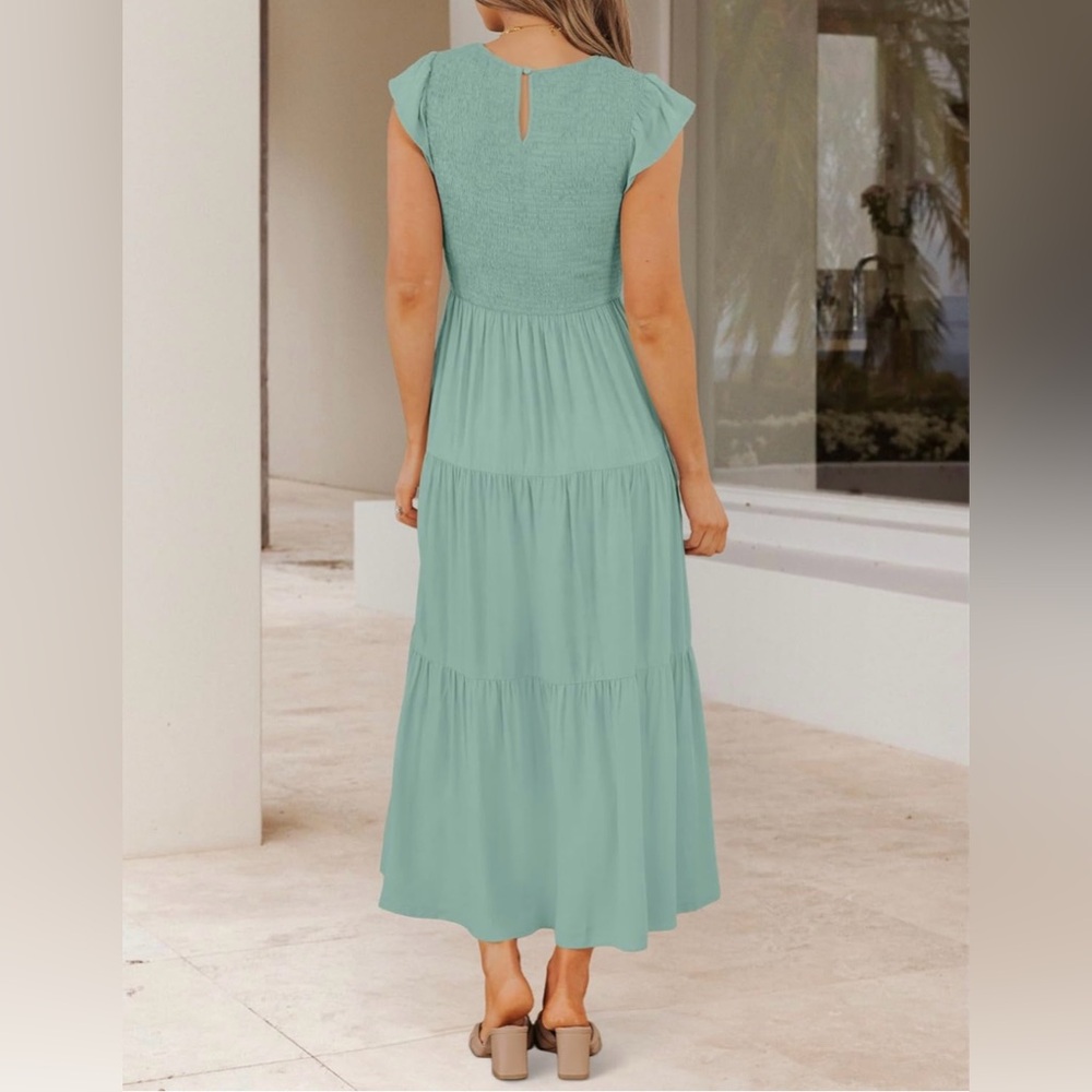 Medium Zesica sage green smocked maxi dress pockets boho cottagecore boutique - Picture 2 of 10